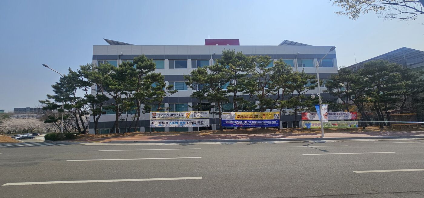 경일대학교 18호관 복합판넬 외장공사